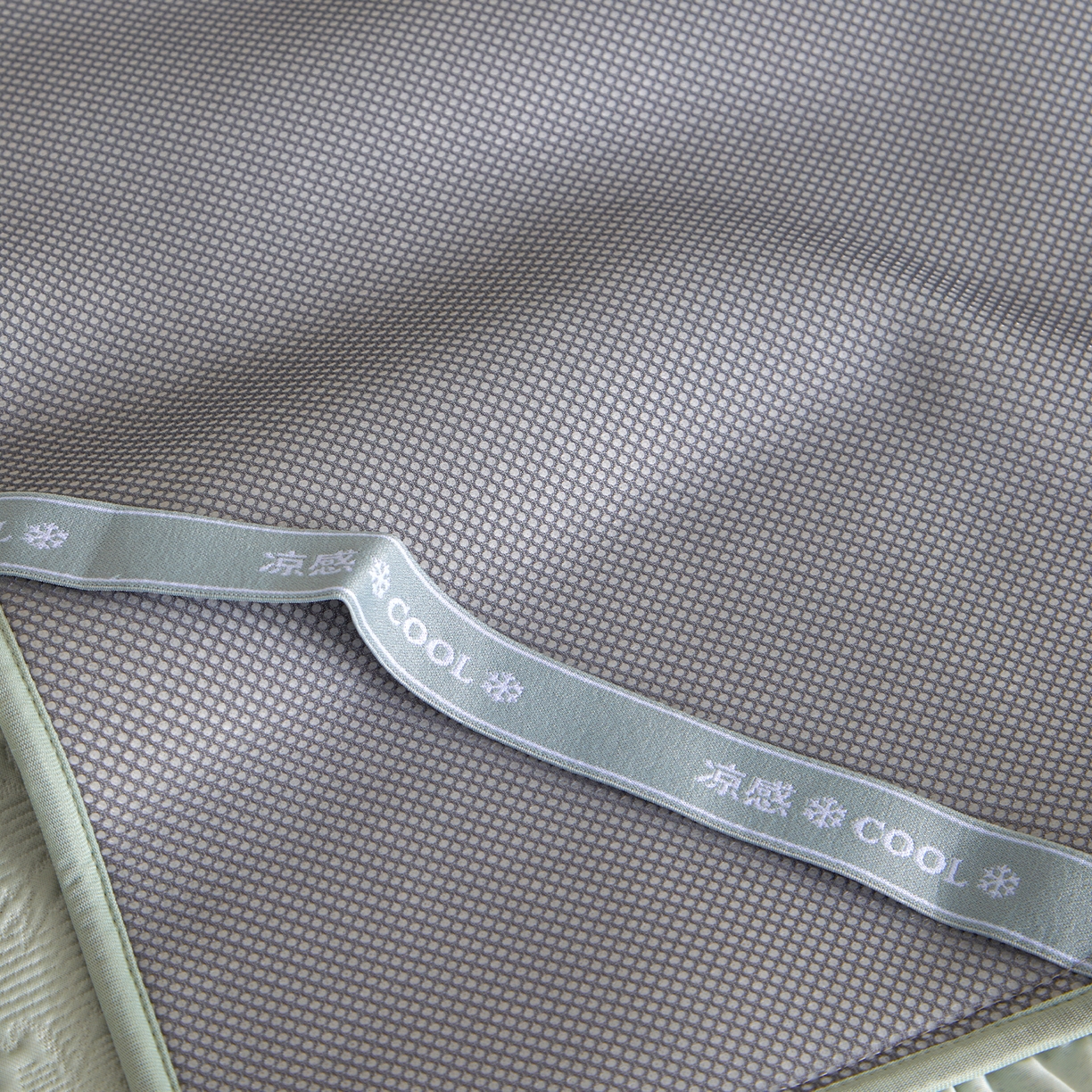 91家纺网 家纺一手货源 找家纺 航途席业 2026新款A类凉感豆豆床裙款凉席三件套-系列二 青柠鎏纹