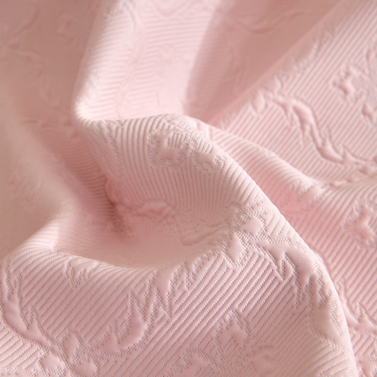 91家纺网 家纺一手货源 找家纺 航途席业 2026新款A类凉感豆豆床裙款凉席三件套-系列二 柔粉鎏纹