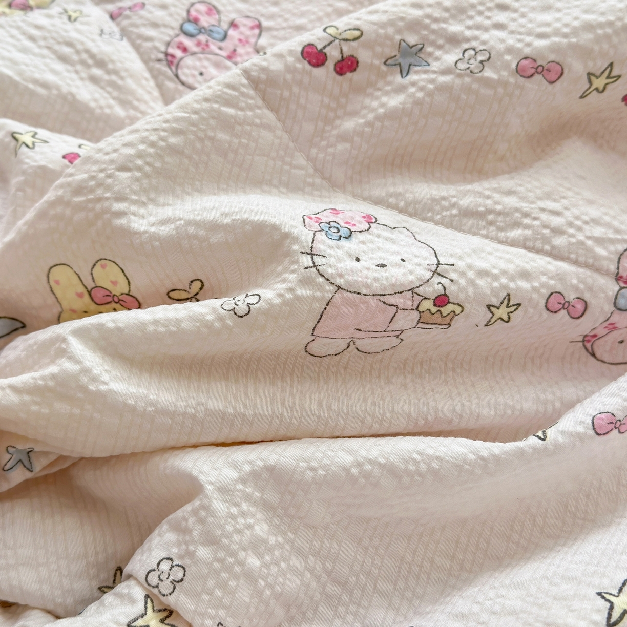 91家纺网 家纺一手货源 找家纺 老帅的工厂店 2026新款三角针泡芙夏被夏被夏凉被空调被床盖四件套 KITTY星愿