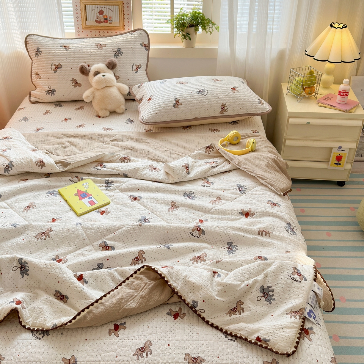 91家纺网 家纺一手货源 找家纺 老帅的工厂店 2026新款三角针泡芙夏被夏被夏凉被空调被床盖四件套 波点木马