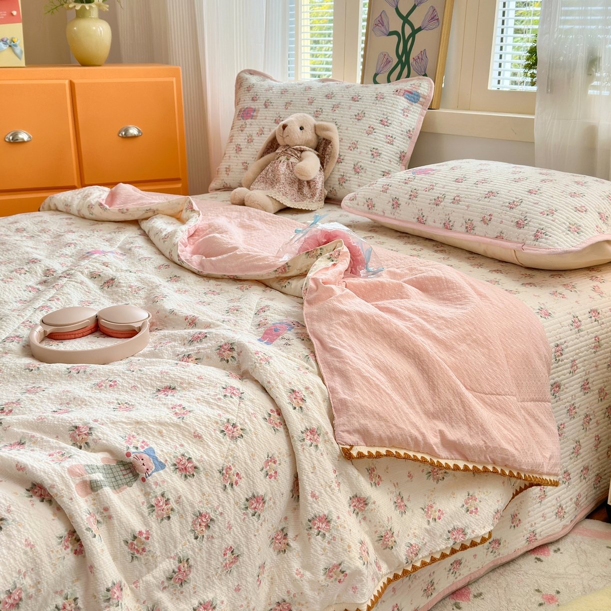 91家纺网 家纺一手货源 找家纺 老帅的工厂店 2026新款三角针泡芙夏被夏被夏凉被空调被床盖四件套 粉衣小兔