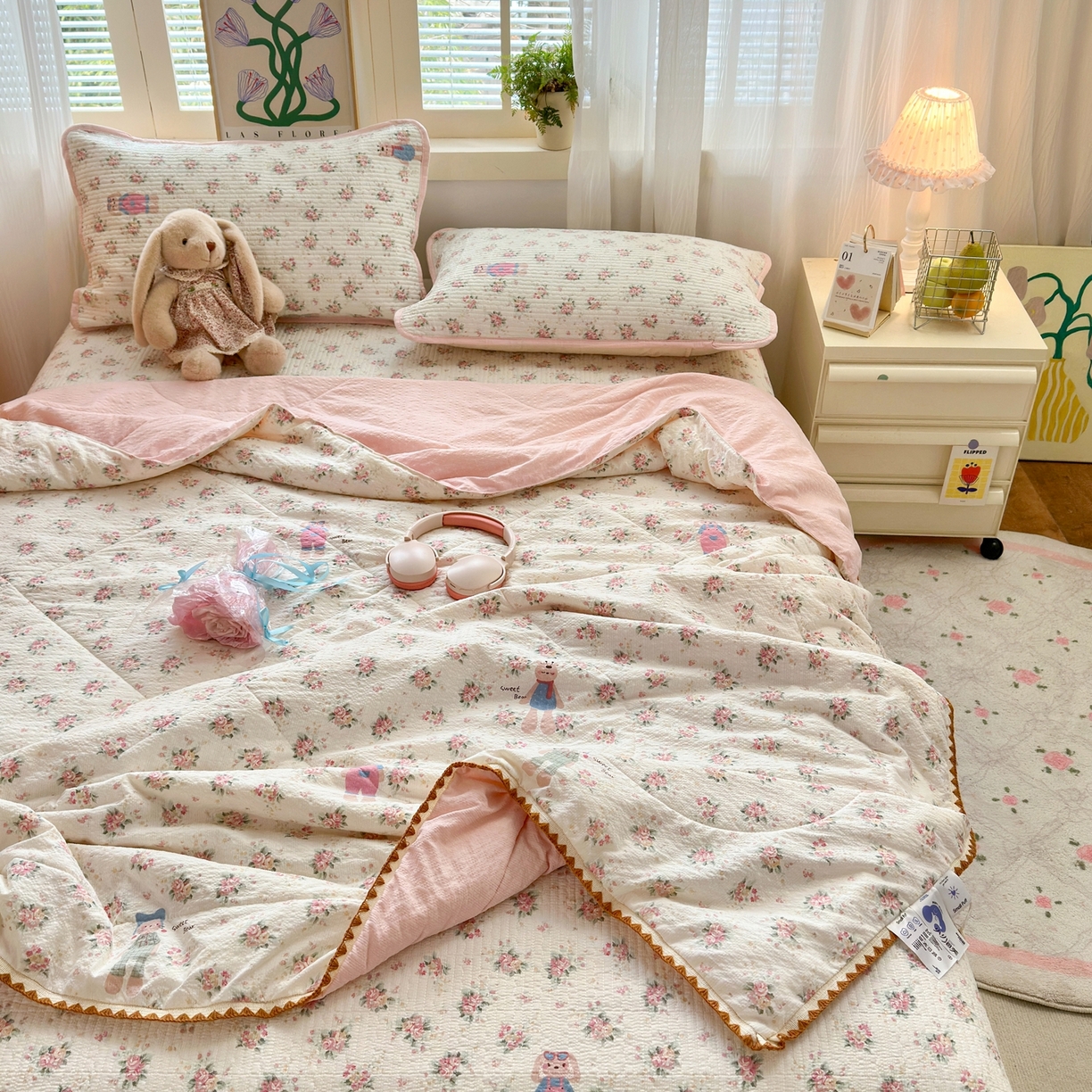 91家纺网 家纺一手货源 找家纺 老帅的工厂店 2026新款三角针泡芙夏被夏被夏凉被空调被床盖四件套 粉衣小兔