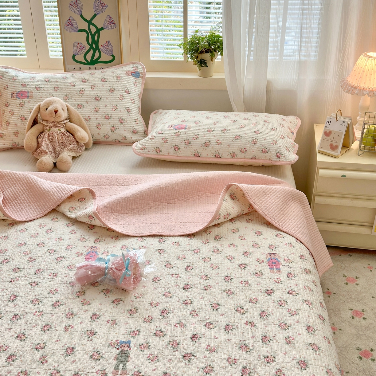 91家纺网 家纺一手货源 找家纺 老帅的工厂店 2026新款三角针泡芙夏被夏被夏凉被空调被床盖四件套 粉衣小兔