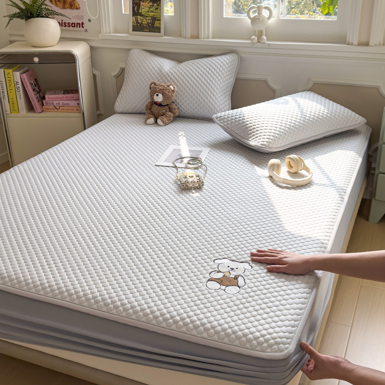 91家纺网 家纺一手货源 找家纺 （总）卡初家居（原微来） 2026新款冰豆豆凉席刺绣款凉席席子-小熊饼干