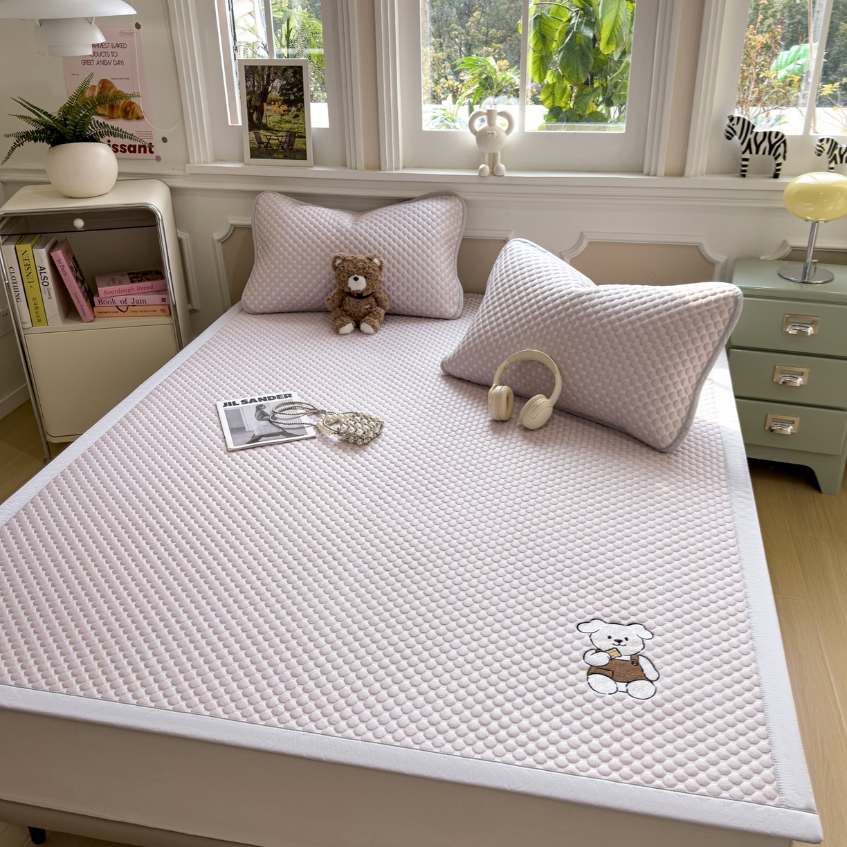 91家纺网 家纺一手货源 找家纺 卡初家居（原微来） 2026新款冰豆豆凉席刺绣款凉席席子-小熊饼干 香芋紫-床铺款