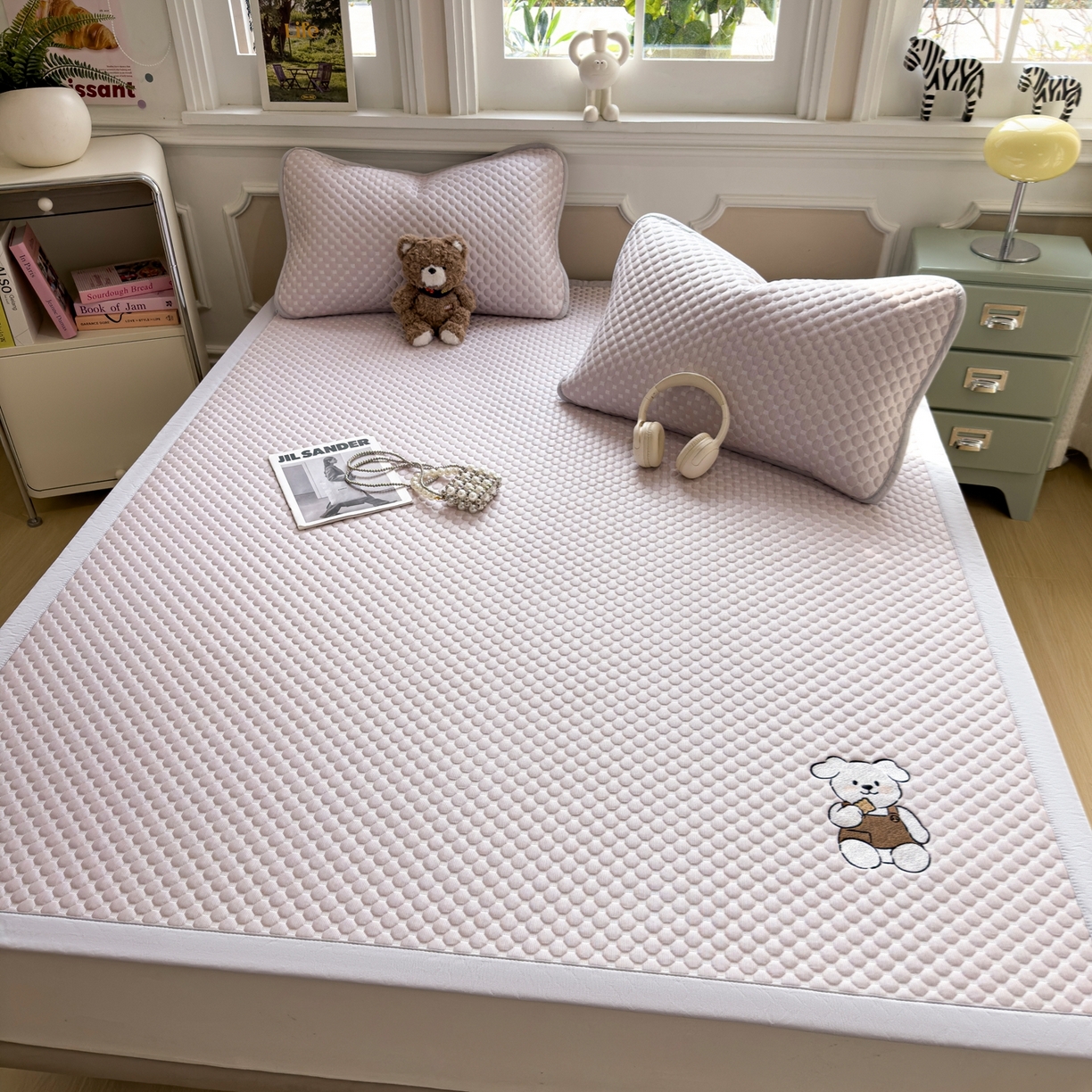 91家纺网 家纺一手货源 找家纺 卡初家居（原微来） 2026新款冰豆豆凉席刺绣款凉席席子-小熊饼干 香芋紫-床铺款