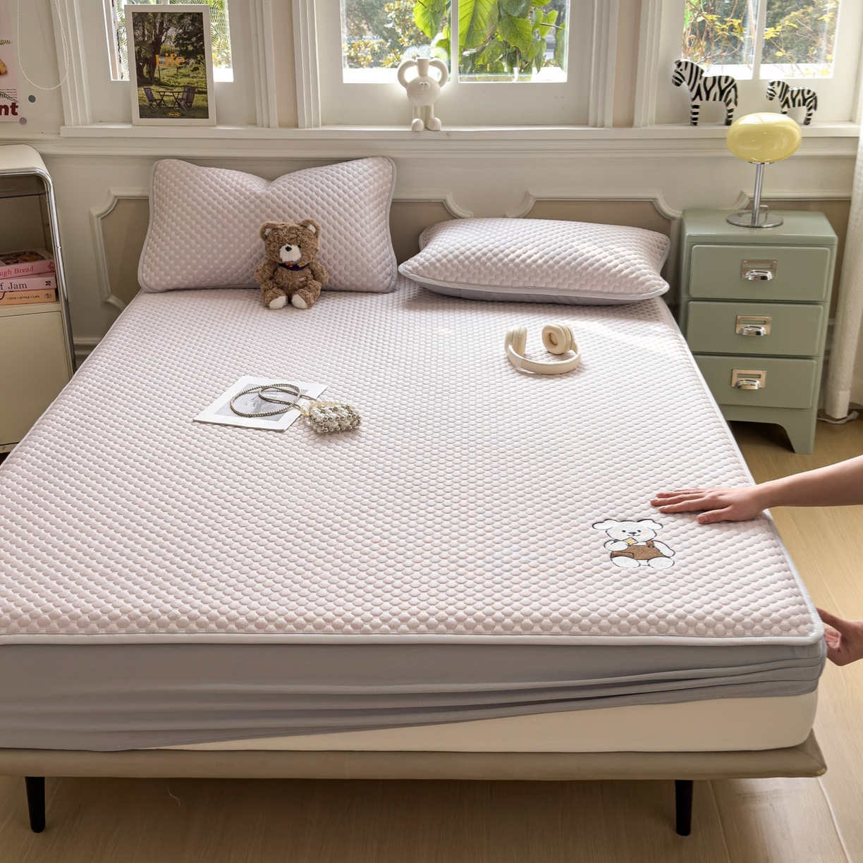 91家纺网 家纺一手货源 找家纺 卡初家居（原微来） 2026新款冰豆豆凉席刺绣款凉席席子-小熊饼干 香芋紫-床笠款