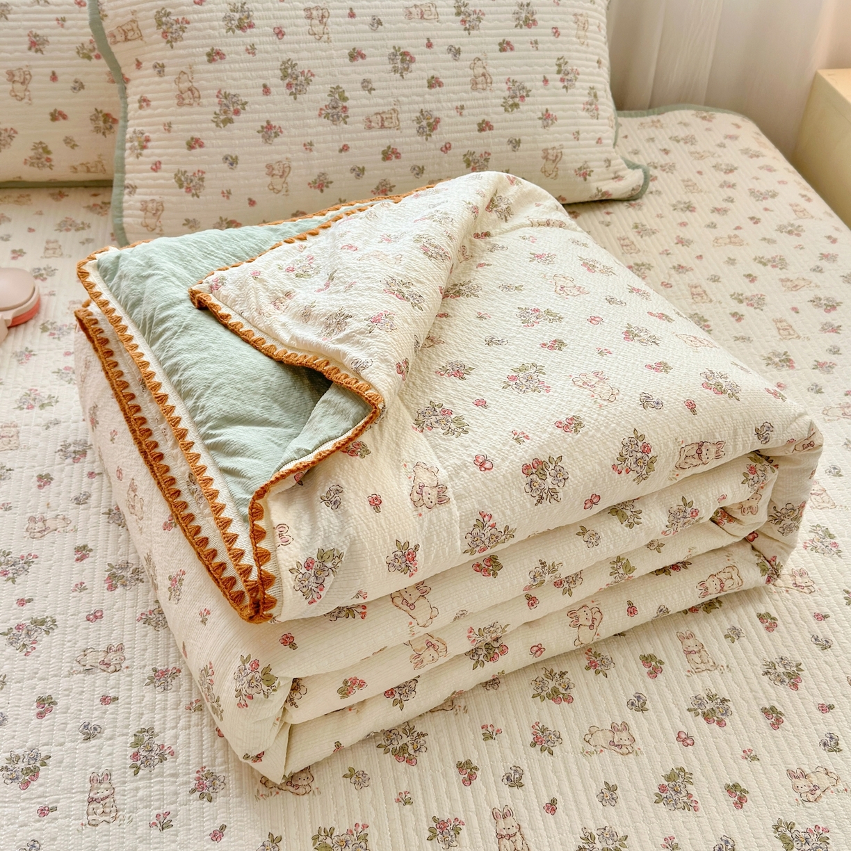 老帅的工厂店 2026新款三角针泡芙夏被夏被夏凉被空调被床盖四件套 碎花兔