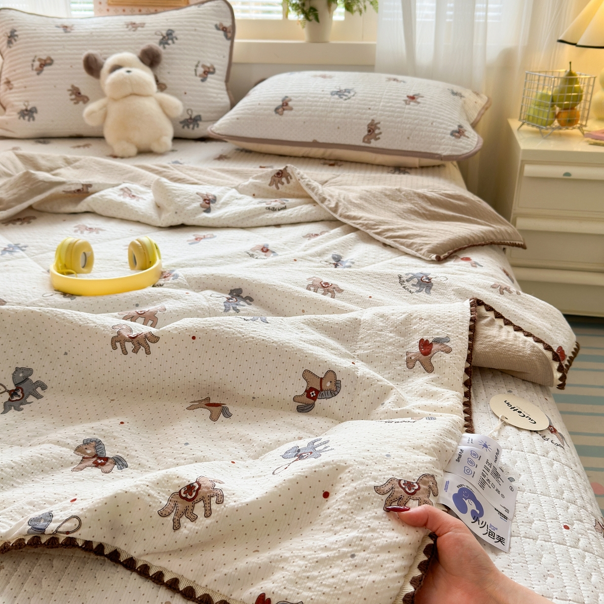 91家纺网 家纺一手货源 找家纺 老帅的工厂店 2026新款三角针泡芙夏被床盖四件套 波点木马