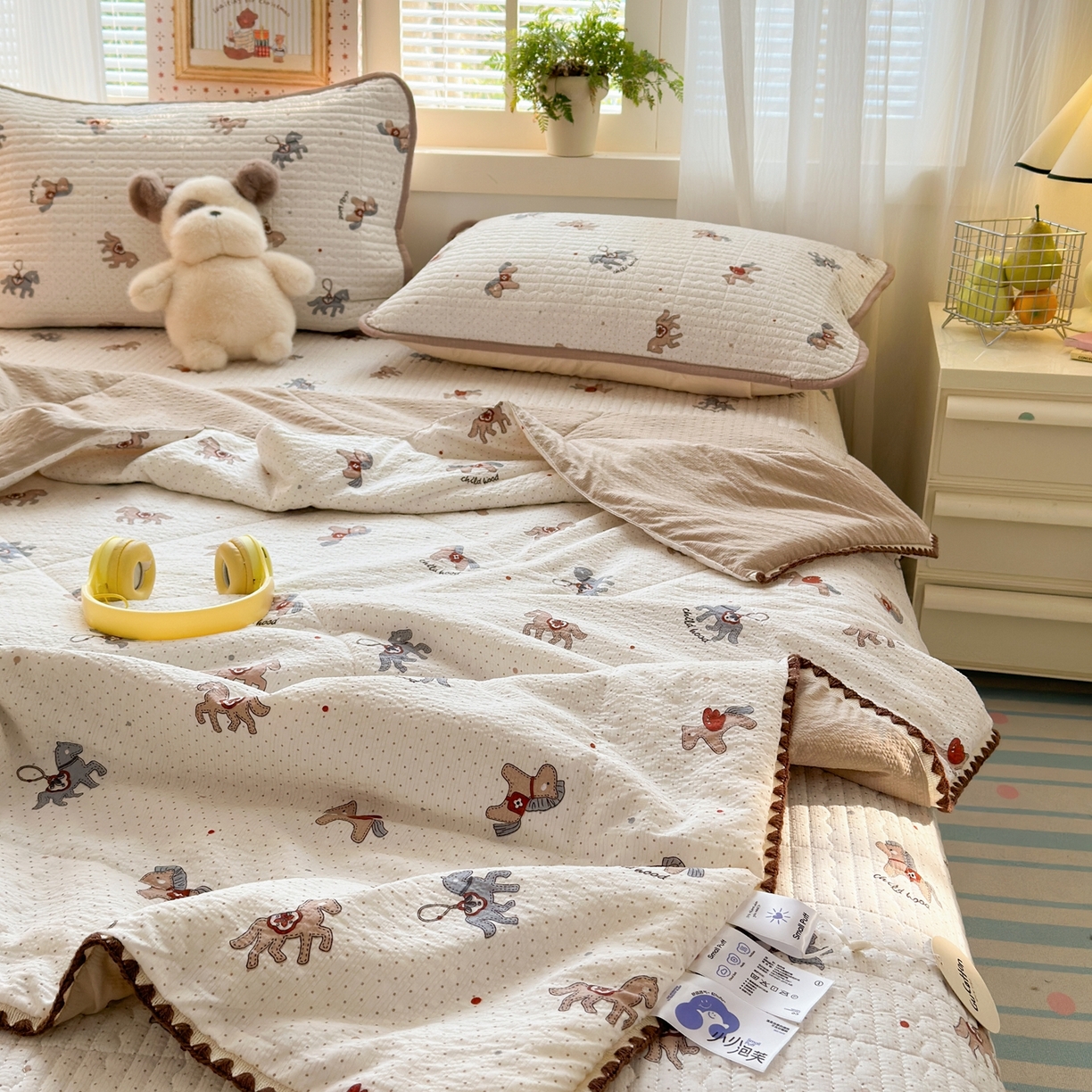 91家纺网 家纺一手货源 找家纺 老帅的工厂店 2026新款三角针泡芙夏被床盖四件套 波点木马