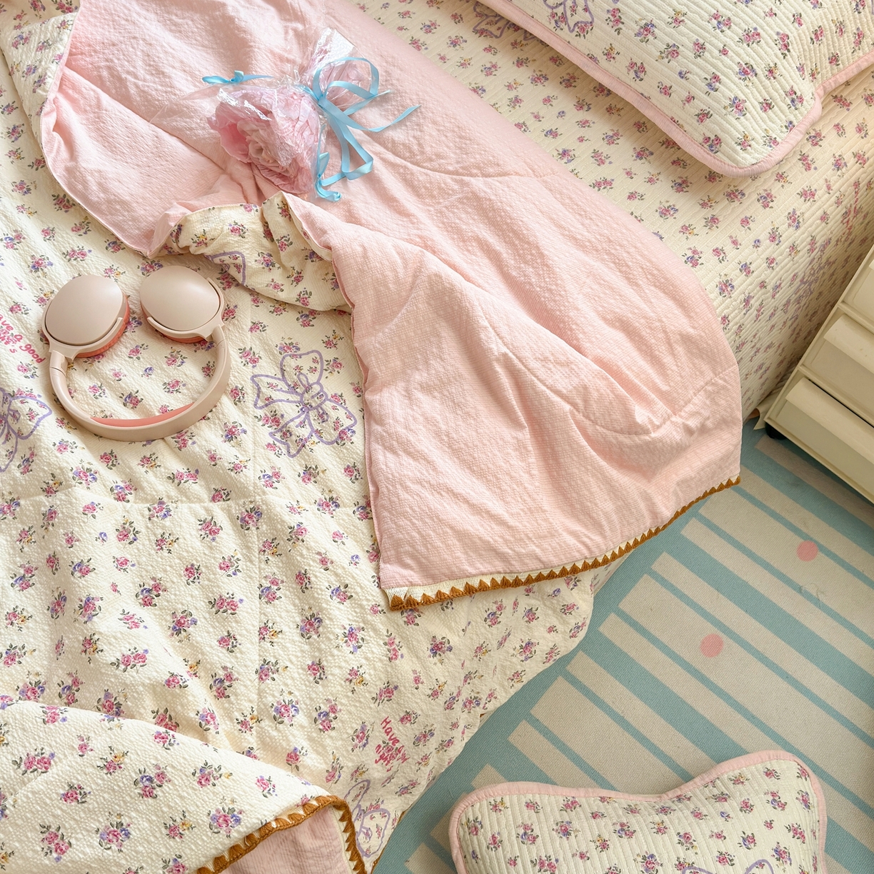 91家纺网 家纺一手货源 找家纺 老帅的工厂店 2026新款三角针泡芙夏被床盖四件套 繁花