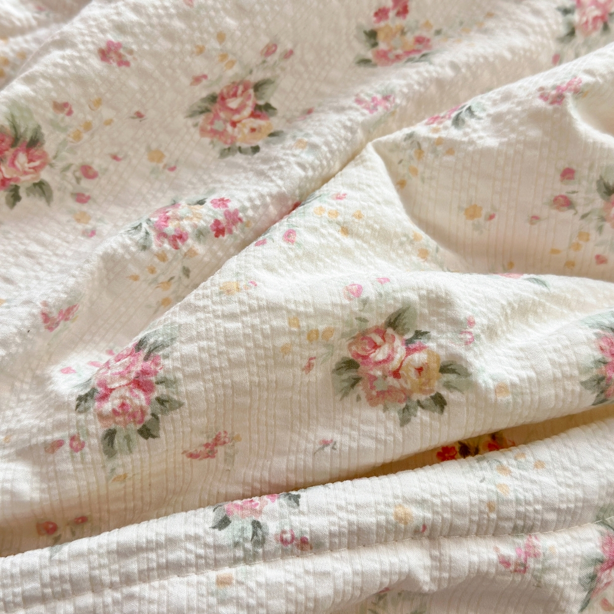 91家纺网 家纺一手货源 找家纺 老帅的工厂店 2026新款三角针泡芙夏被床盖四件套 粉衣小兔