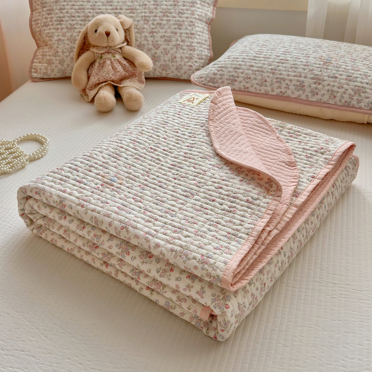 91家纺网 家纺一手货源 找家纺 老帅的工厂店 2026新款三角针泡芙夏被床盖四件套 花野兔语