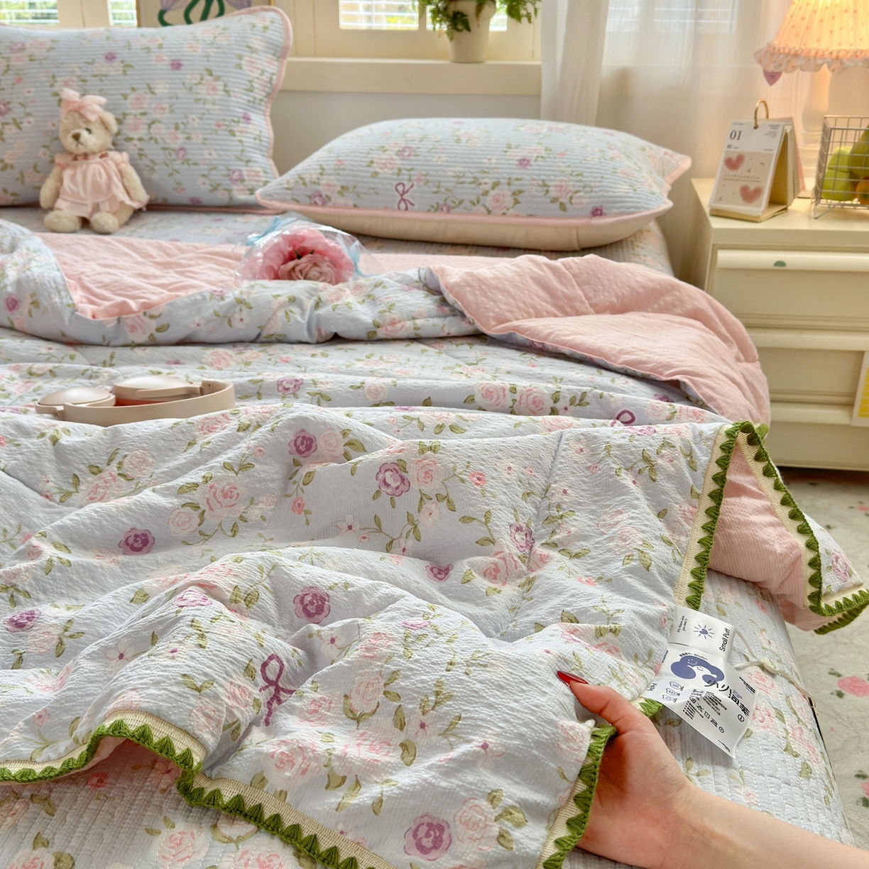 91家纺网 家纺一手货源 找家纺 老帅的工厂店 2026新款三角针泡芙夏被床盖四件套 玫瑰园