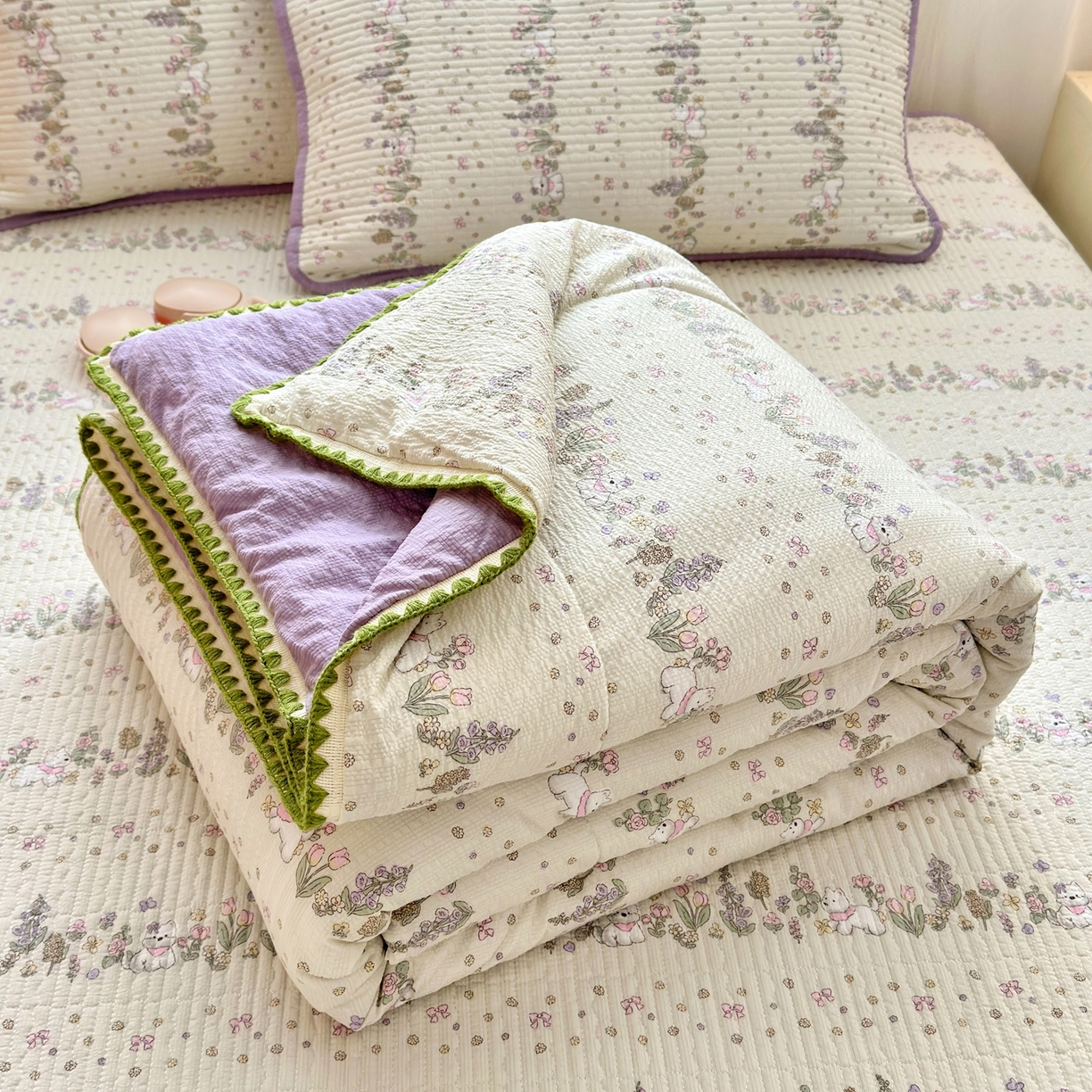 91家纺网 家纺一手货源 找家纺 老帅的工厂店 2026新款三角针泡芙夏被床盖四件套 萌狗