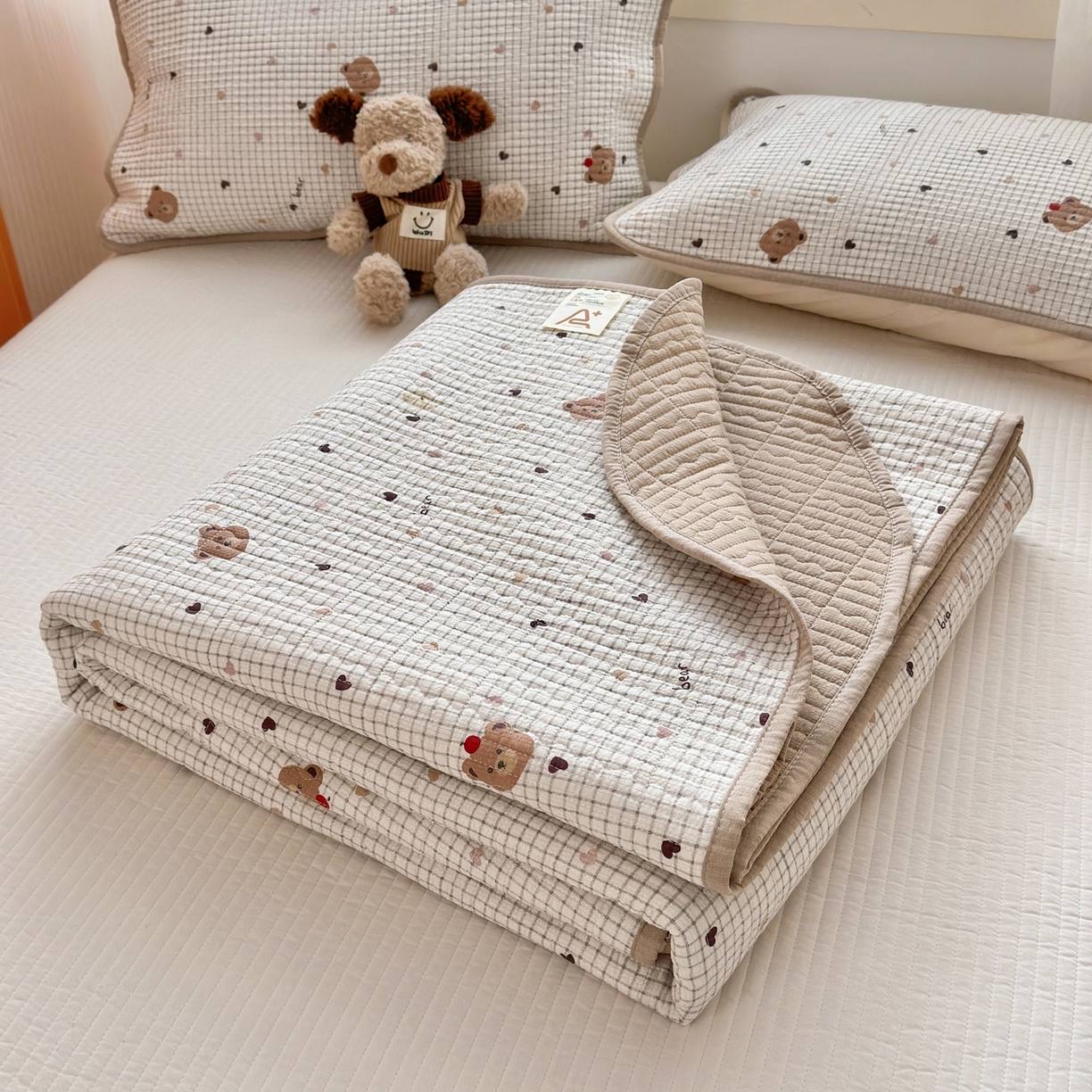 91家纺网 家纺一手货源 找家纺 老帅的工厂店 2026新款三角针泡芙夏被床盖四件套 奶咖小熊