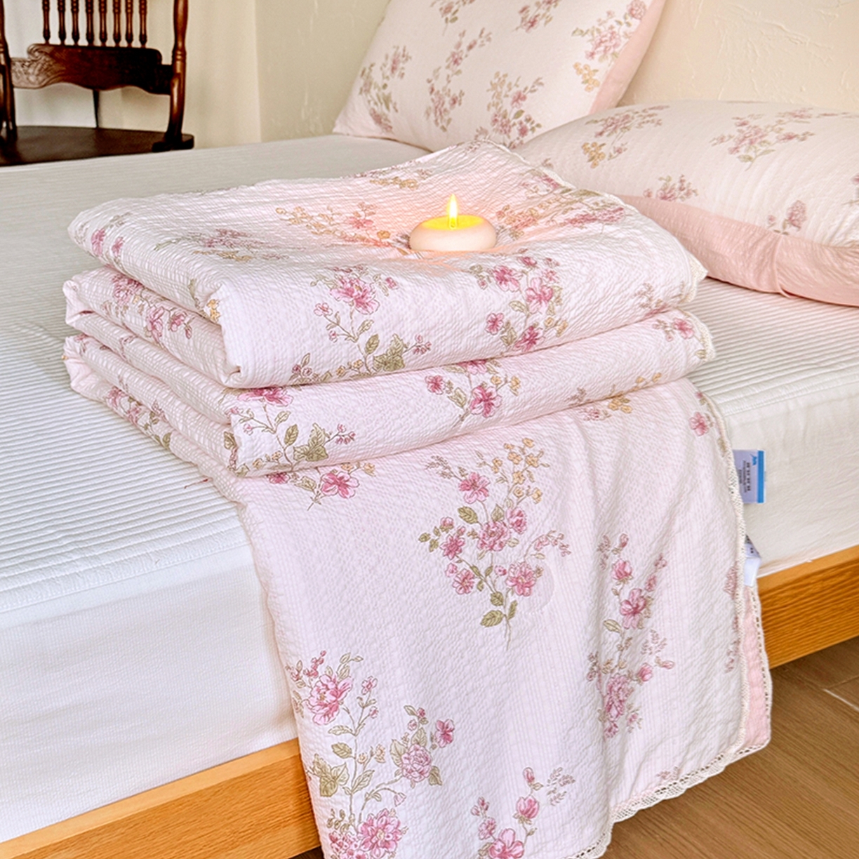 91家纺网 家纺一手货源 找家纺 亿品家纺 2026新款泡芙棉花边款夏被夏凉被空调被 南法假日粉