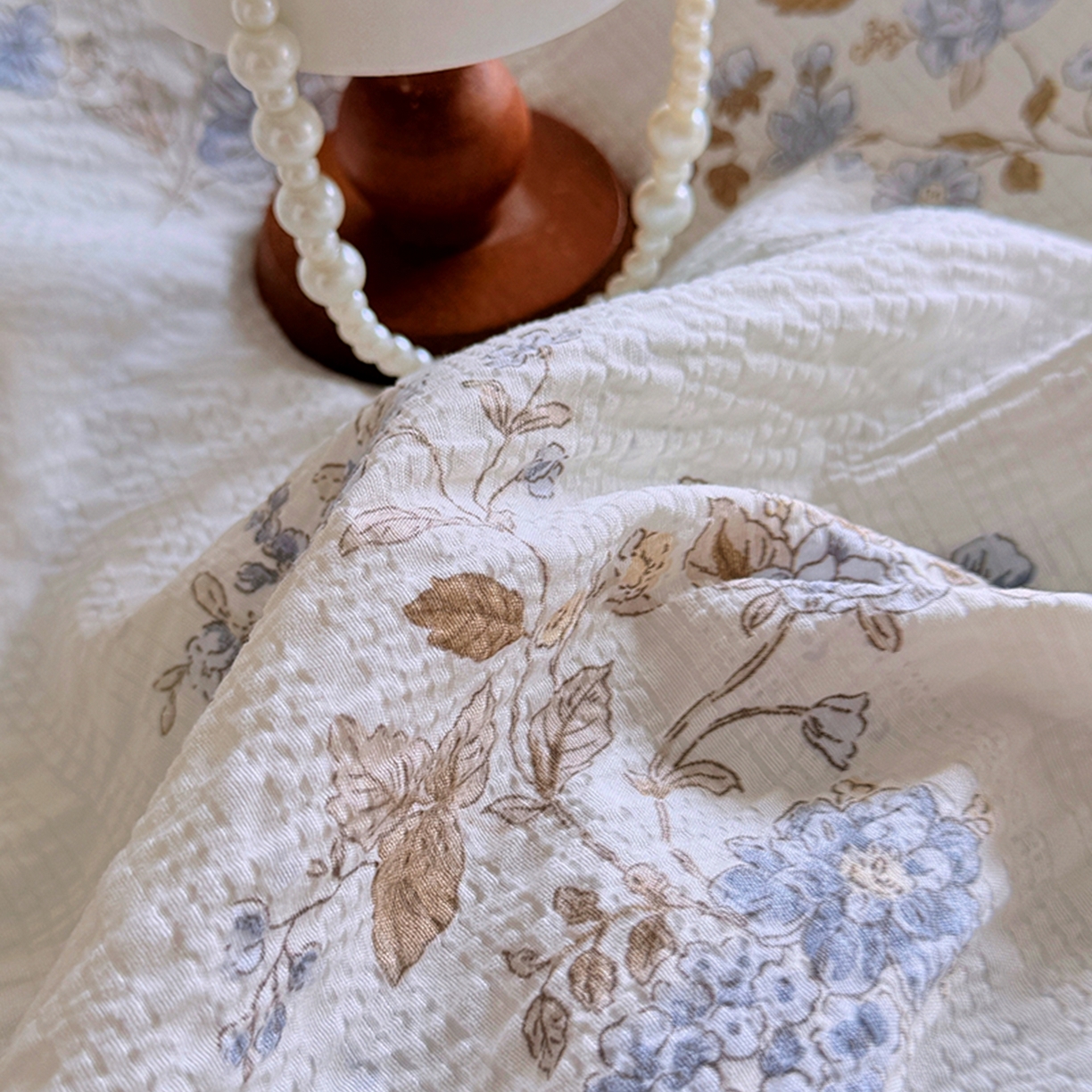 91家纺网 家纺一手货源 找家纺 亿品家纺 2026新款泡芙棉花边款夏被夏凉被空调被 南法假日蓝