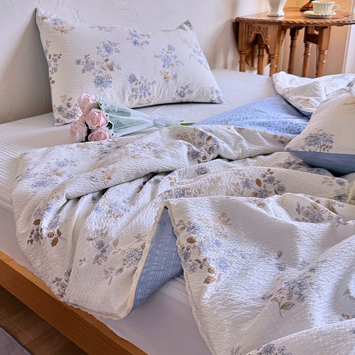 91家纺网 家纺一手货源 找家纺 亿品家纺 2026新款泡芙棉花边款夏被夏凉被空调被 南法假日蓝