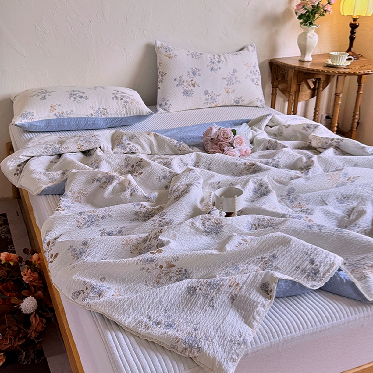 91家纺网 家纺一手货源 找家纺 亿品家纺 2026新款泡芙棉花边款夏被夏凉被空调被 南法假日蓝