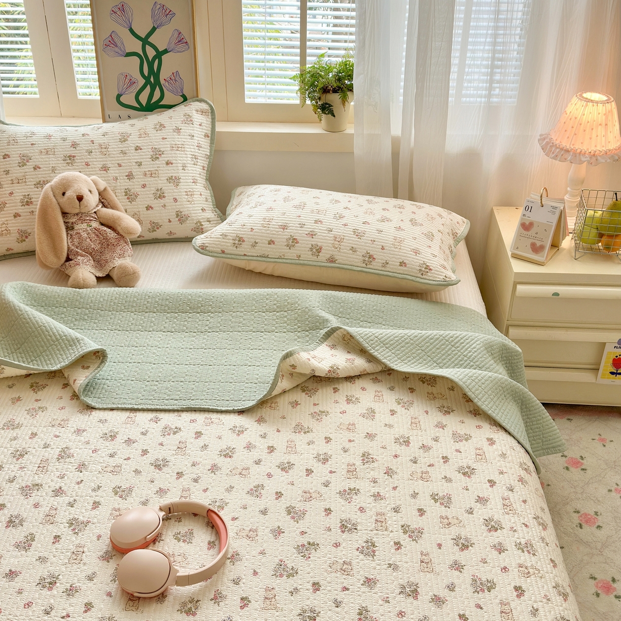 91家纺网 家纺一手货源 找家纺 老帅的工厂店 2026新款三角针泡芙夏被床盖四件套 碎花兔