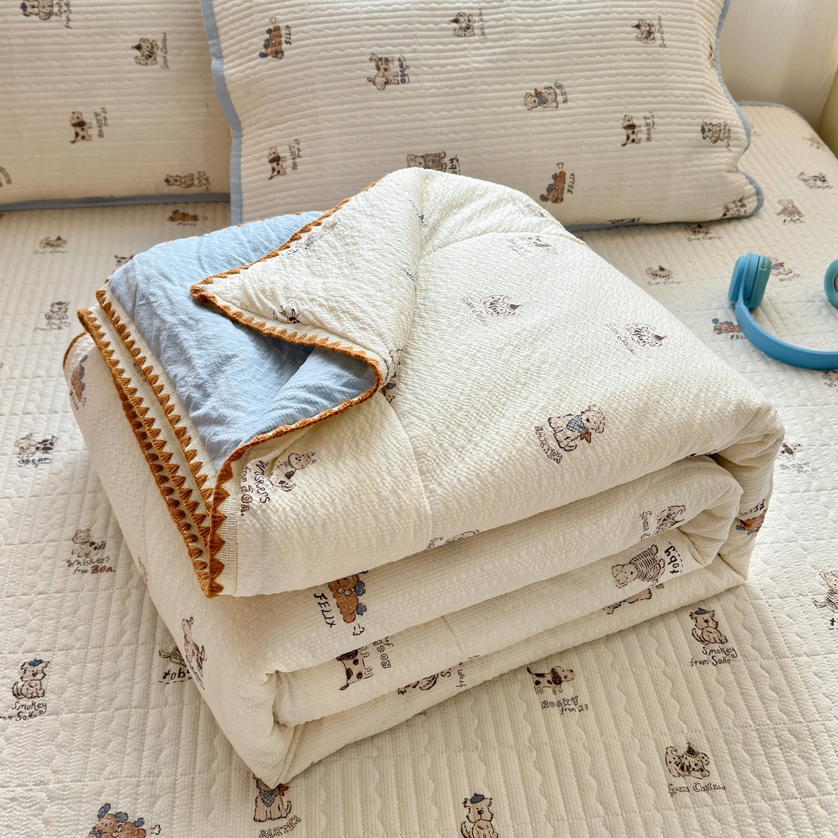 91家纺网 家纺一手货源 找家纺 老帅的工厂店 2026新款三角针泡芙夏被床盖四件套 小狗排队