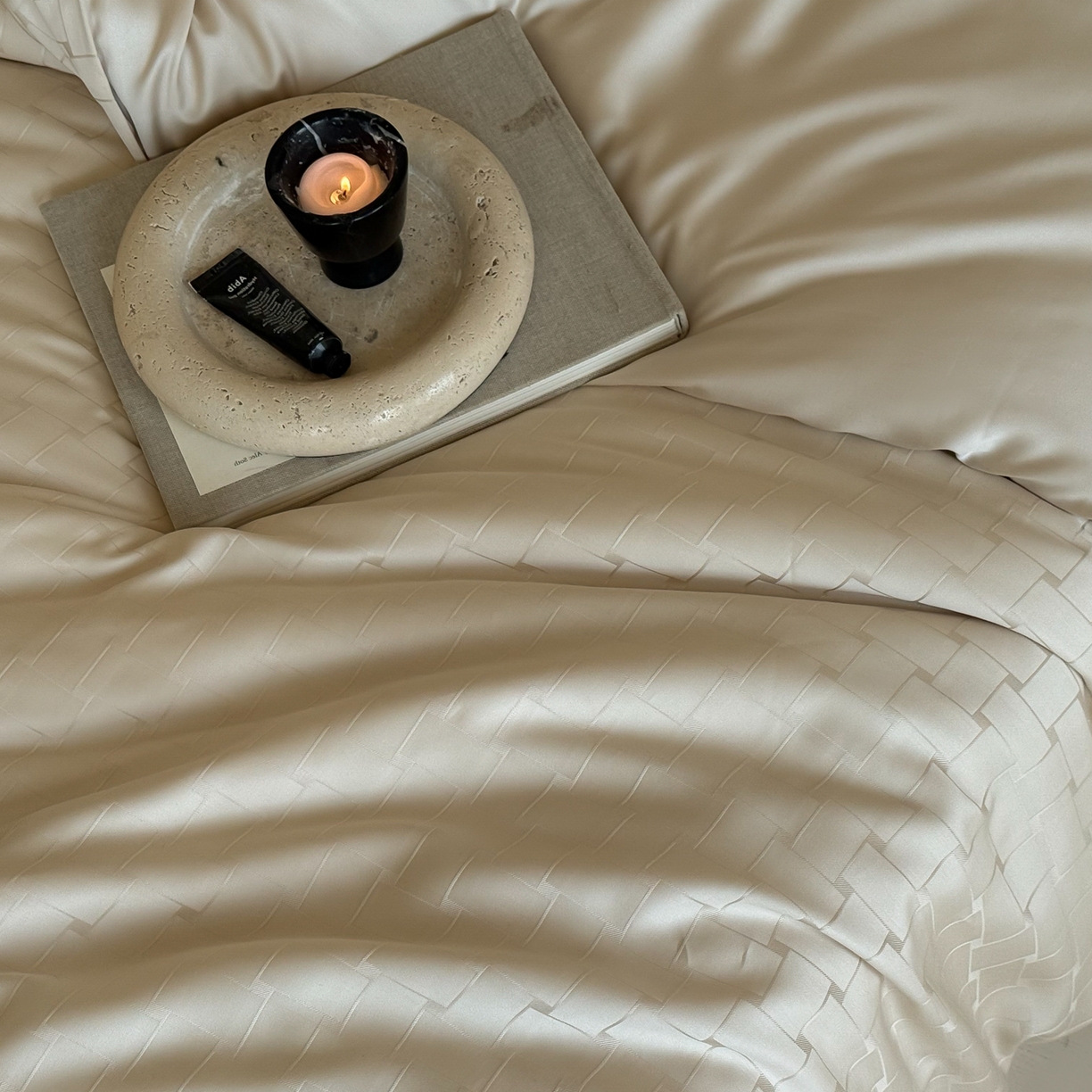 91家纺网 家纺一手货源 找家纺 （总）FORTWO家纺原创设计（FOR TWO家纺） 2026春夏新款60支兰精天丝浮雕提花四件套（[活动报名最低控价(基础价)]具体如下:小号278，中号358，大号398 床笠+10元）