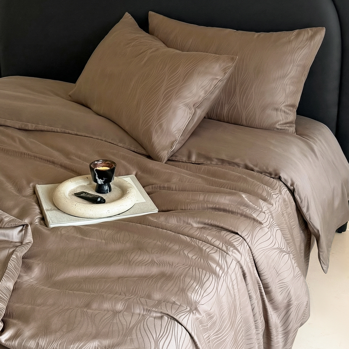 91家纺网 家纺一手货源 找家纺 （总）FORTWO家纺原创设计（FOR TWO家纺） 2026春夏新款60支兰精天丝浮雕提花四件套（[活动报名最低控价(基础价)]具体如下:小号278，中号358，大号398 床笠+10元）