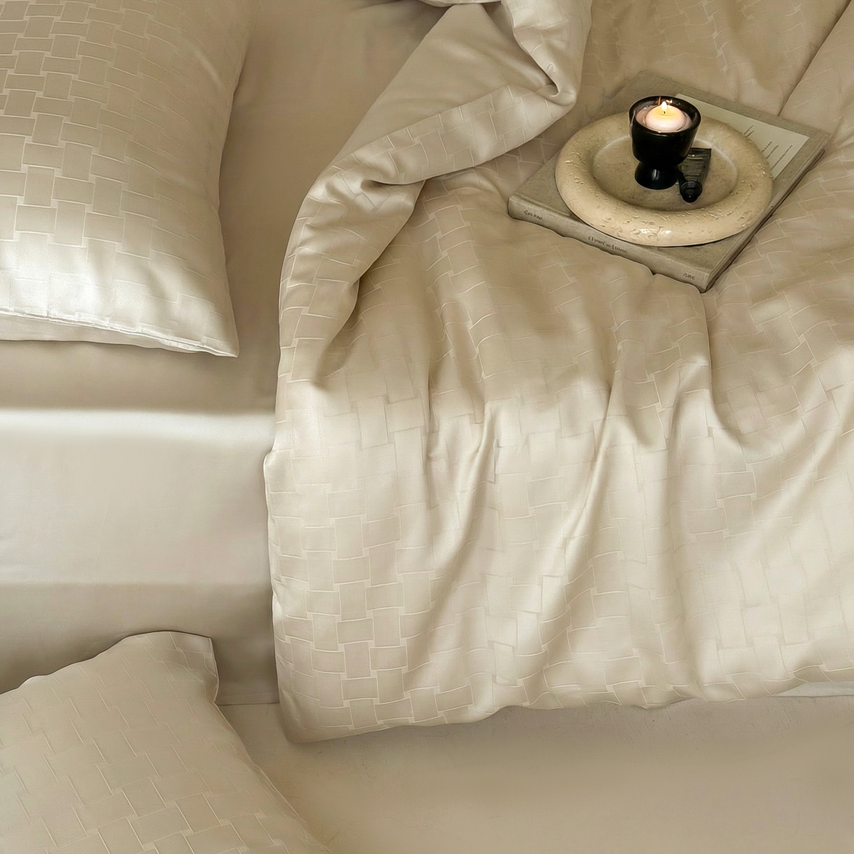 91家纺网 家纺一手货源 找家纺 FORTWO家纺原创设计（FOR TWO家纺） 2026春夏新款60支兰精天丝浮雕提花四件套（[活动报名最低控价(基础价)]具体如下:小号278，中号358，大号398 床笠+10元） 卢浮秘境