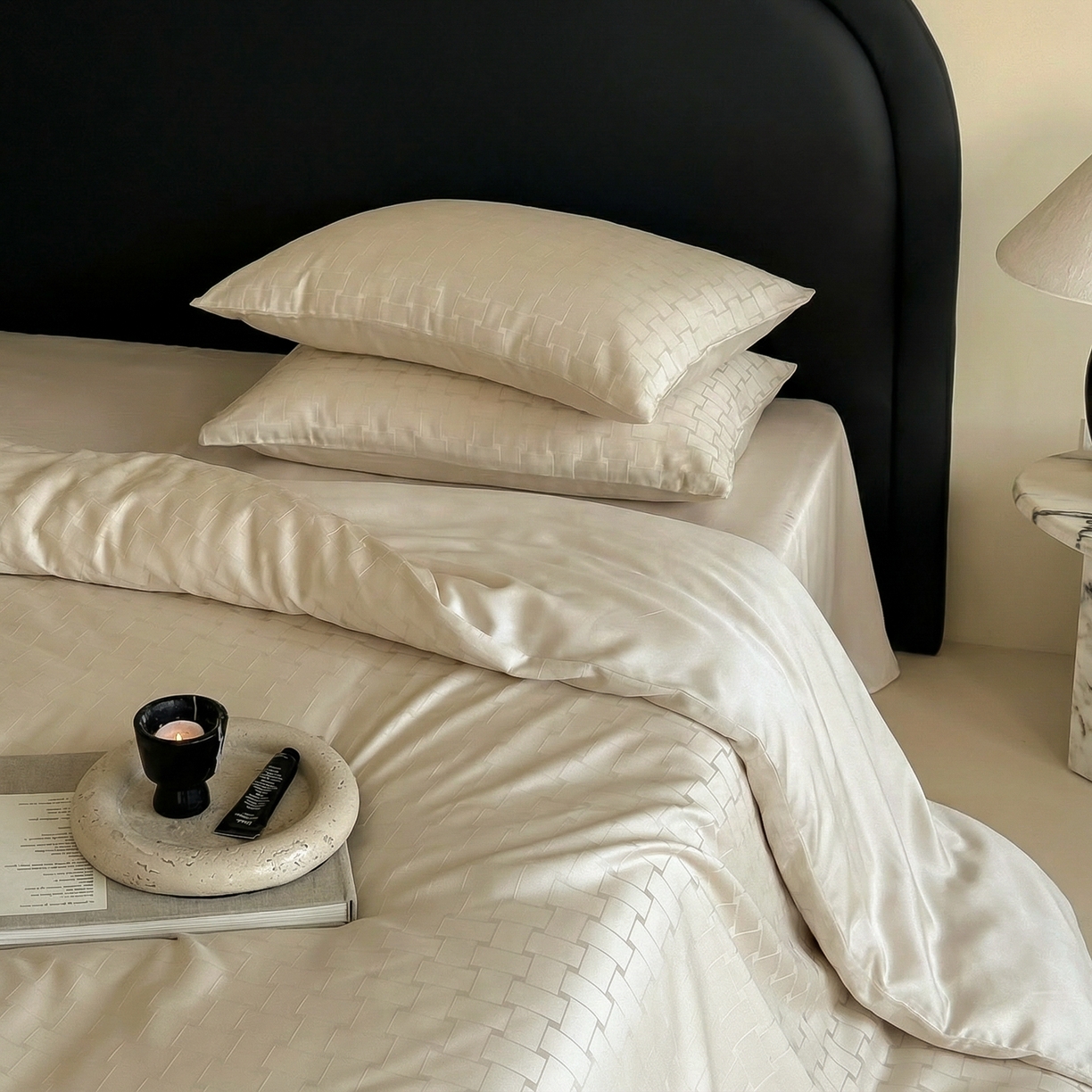 91家纺网 家纺一手货源 找家纺 FORTWO家纺原创设计（FOR TWO家纺） 2026春夏新款60支兰精天丝浮雕提花四件套（[活动报名最低控价(基础价)]具体如下:小号278，中号358，大号398 床笠+10元） 卢浮秘境