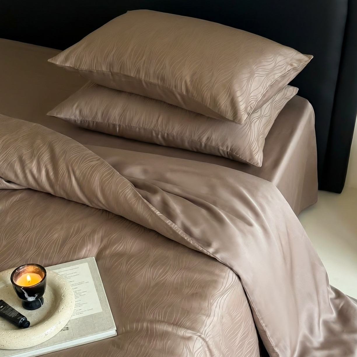 91家纺网 家纺一手货源 找家纺 FORTWO家纺原创设计（FOR TWO家纺） 2026春夏新款60支兰精天丝浮雕提花四件套（[活动报名最低控价(基础价)]具体如下:小号278，中号358，大号398 床笠+10元） 路易斯咖