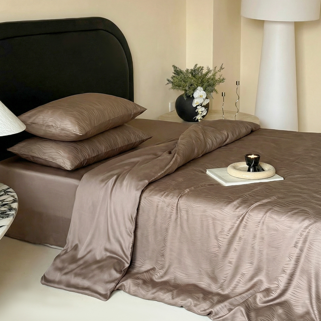 91家纺网 家纺一手货源 找家纺 FORTWO家纺原创设计（FOR TWO家纺） 2026春夏新款60支兰精天丝浮雕提花四件套（[活动报名最低控价(基础价)]具体如下:小号278，中号358，大号398 床笠+10元） 路易斯咖