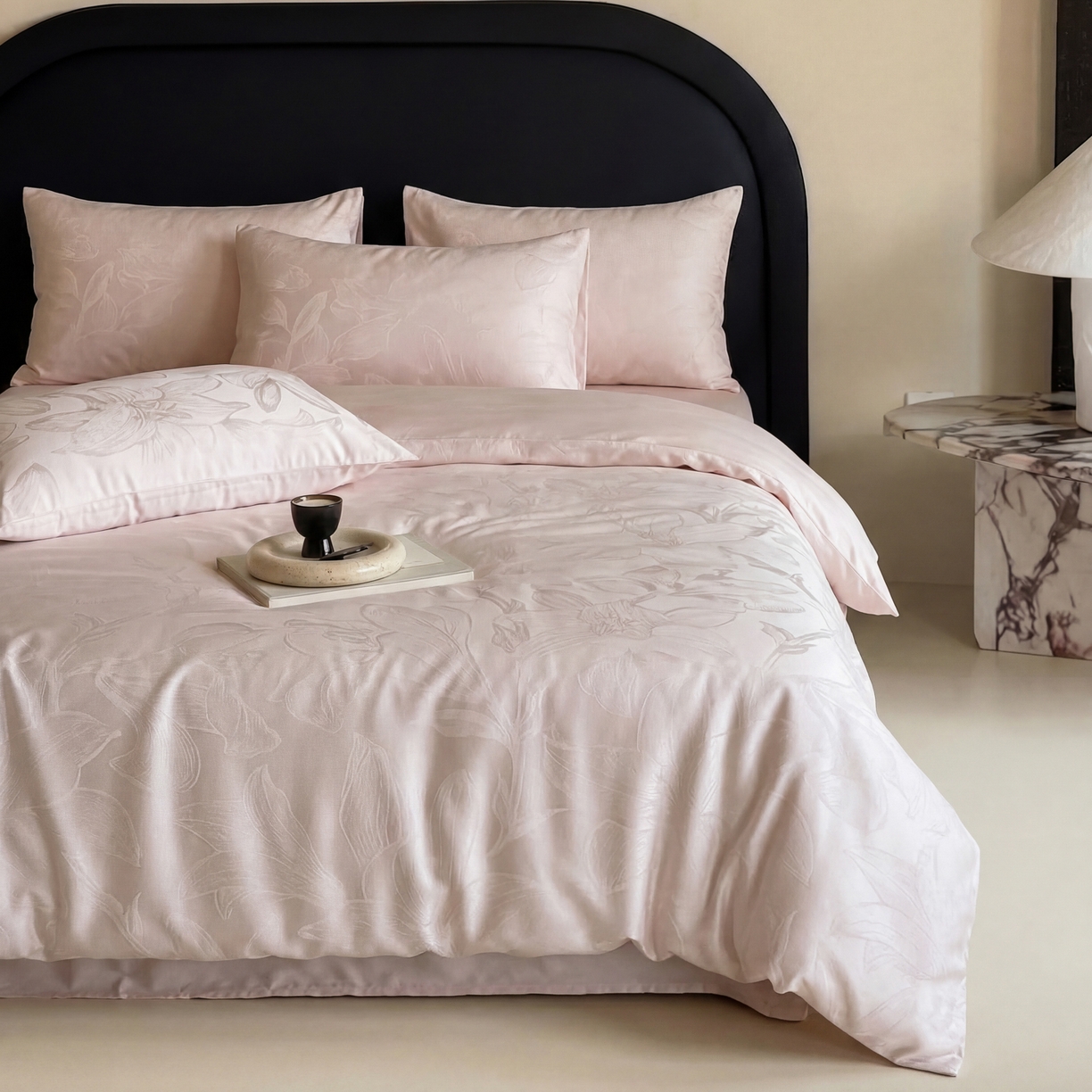 91家纺网 家纺一手货源 找家纺 FORTWO家纺原创设计（FOR TWO家纺） 2026春夏新款60支兰精天丝浮雕提花四件套（[活动报名最低控价(基础价)]具体如下:小号278，中号358，大号398 床笠+10元） 拾花入梦