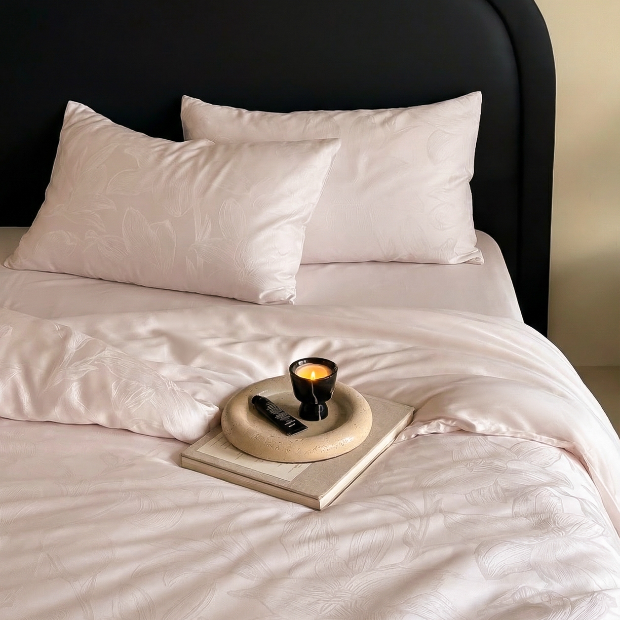 91家纺网 家纺一手货源 找家纺 FORTWO家纺原创设计（FOR TWO家纺） 2026春夏新款60支兰精天丝浮雕提花四件套（[活动报名最低控价(基础价)]具体如下:小号278，中号358，大号398 床笠+10元） 拾花入梦