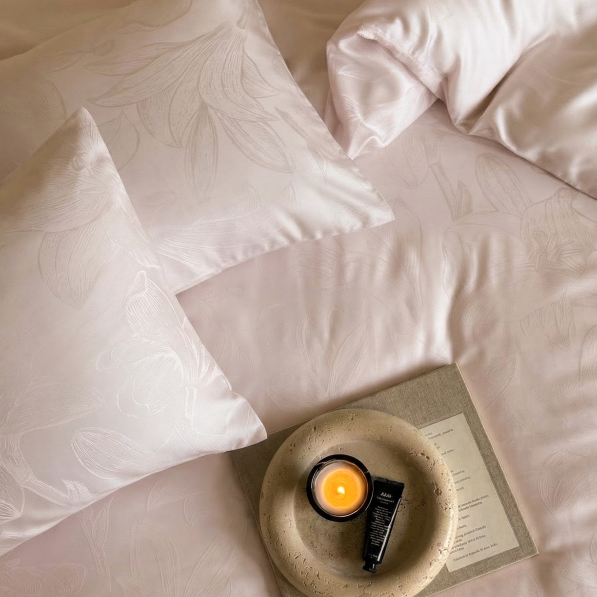 91家纺网 家纺一手货源 找家纺 FORTWO家纺原创设计（FOR TWO家纺） 2026春夏新款60支兰精天丝浮雕提花四件套（[活动报名最低控价(基础价)]具体如下:小号278，中号358，大号398 床笠+10元） 拾花入梦