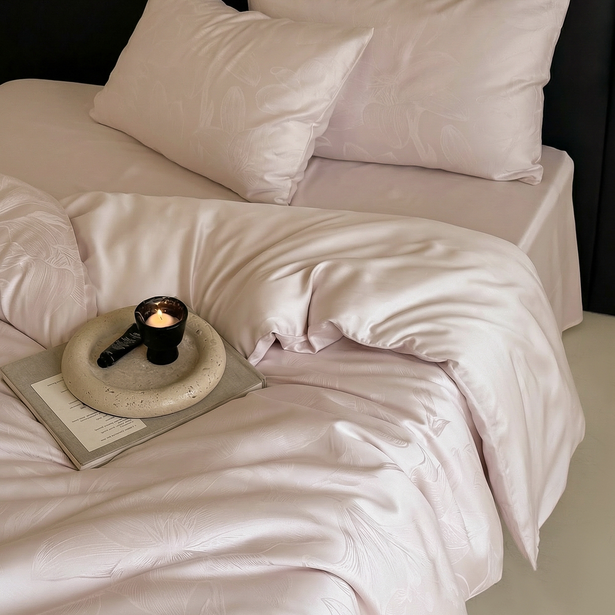 91家纺网 家纺一手货源 找家纺 FORTWO家纺原创设计（FOR TWO家纺） 2026春夏新款60支兰精天丝浮雕提花四件套（[活动报名最低控价(基础价)]具体如下:小号278，中号358，大号398 床笠+10元） 拾花入梦