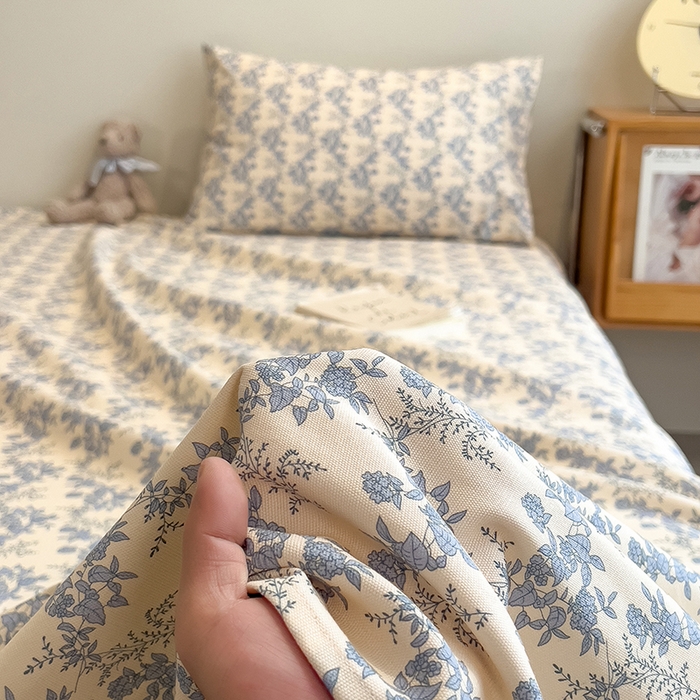 91家纺网 家纺一手货源 找家纺 芃成家纺 2026春夏新款全棉纯棉加厚老粗布单床单床单单件床单三件套 蓝绣球