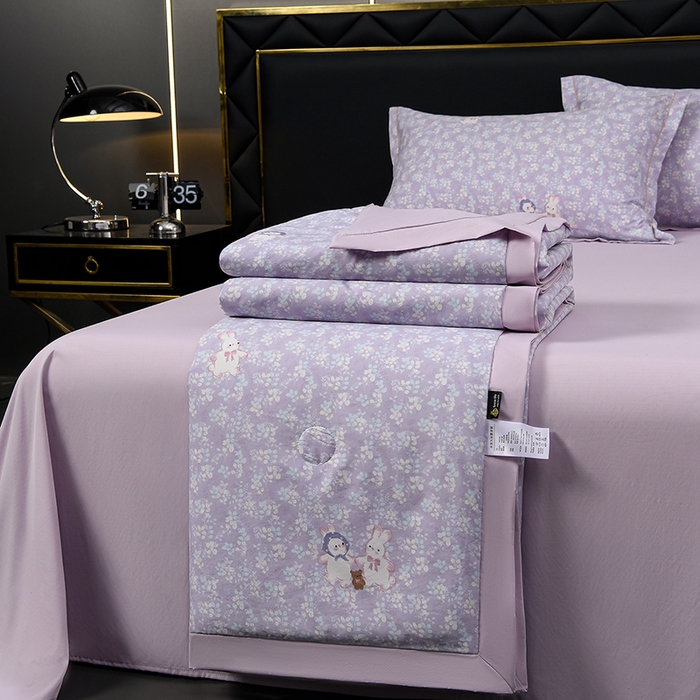 91家纺网 家纺一手货源 找家纺 千嘻汇 2026新款水洗天丝真丝夏被四件套夏凉被空调被 花田兔紫