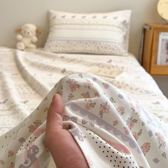 91家纺网 家纺一手货源 找家纺 芃成家纺 2026春夏新款全棉纯棉加厚老粗布单床单床单单件床单三件套 萌萌木马