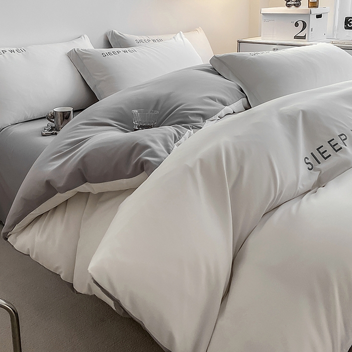 91家纺网 家纺一手货源 找家纺 啊雅家居 2026新款双拼绣花四季款磨毛三件套四件套床单款床笠款 奶白加奶浅灰