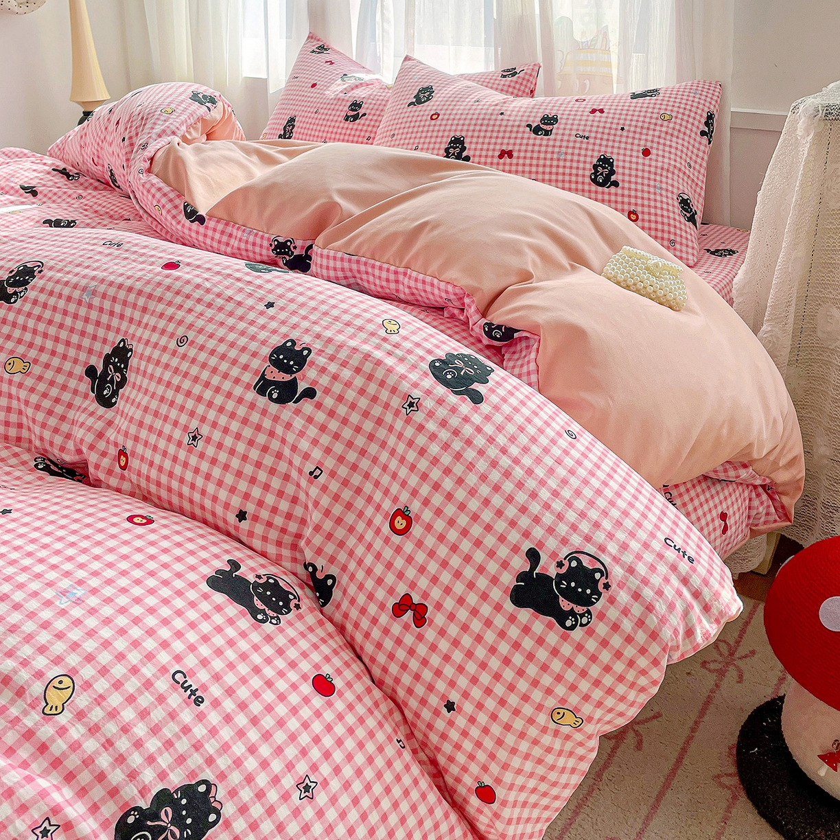 91家纺网 家纺一手货源 找家纺 纽缦家纺 2026春夏新款A类水洗棉四件套 毛绒黑猫