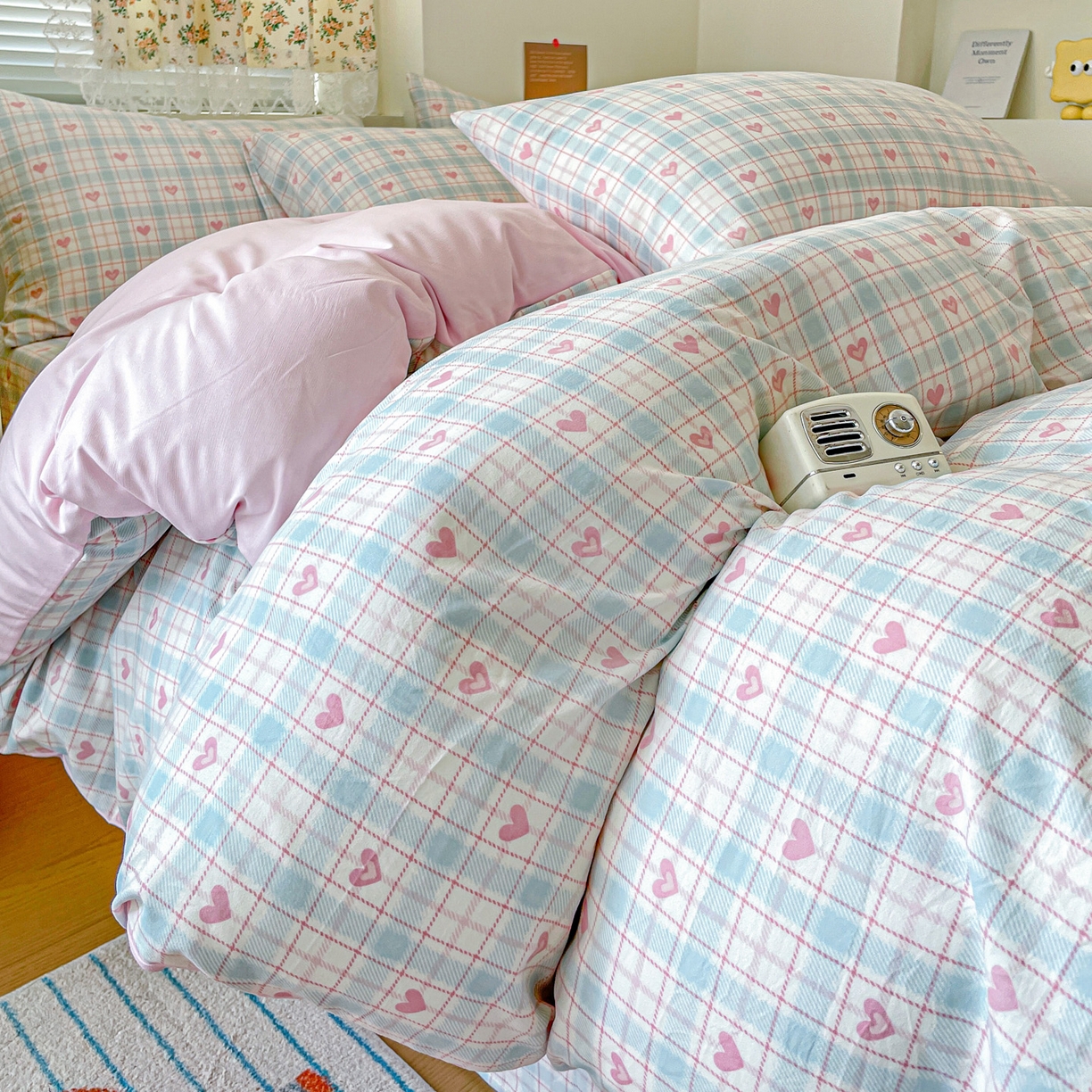 91家纺网 家纺一手货源 找家纺 纽缦家纺 2026春夏新款A类水洗棉四件套 温暖粉心