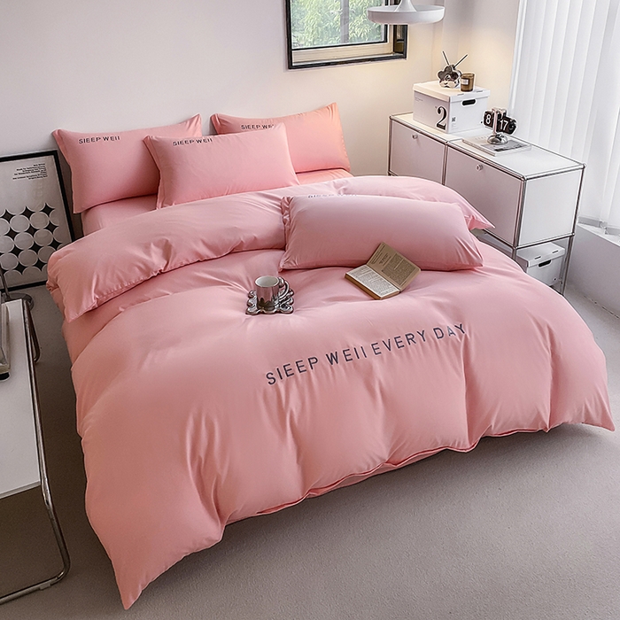 91家纺网 家纺一手货源 找家纺 啊雅家居 2026新款双拼绣花四季款磨毛三件套四件套床单款床笠款 奶粉