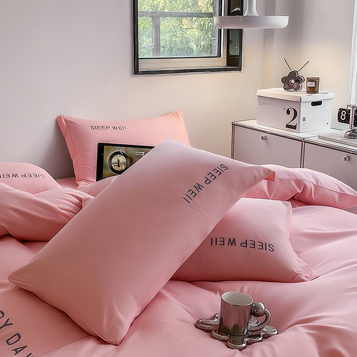 91家纺网 家纺一手货源 找家纺 啊雅家居 2026新款双拼绣花四季款磨毛三件套四件套床单款床笠款 奶粉