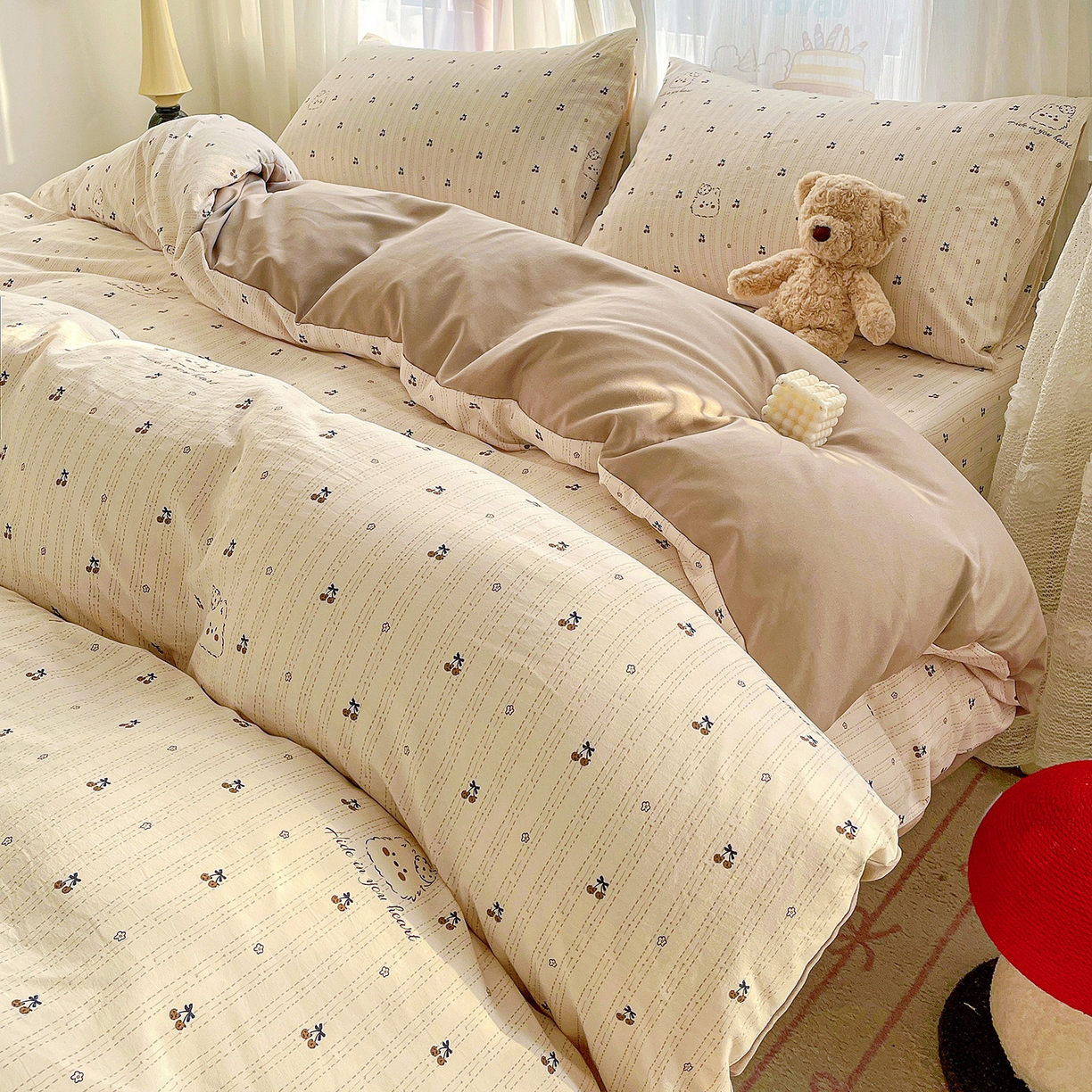 91家纺网 家纺一手货源 找家纺 纽缦家纺 2026春夏新款A类水洗棉四件套 心藏软猫