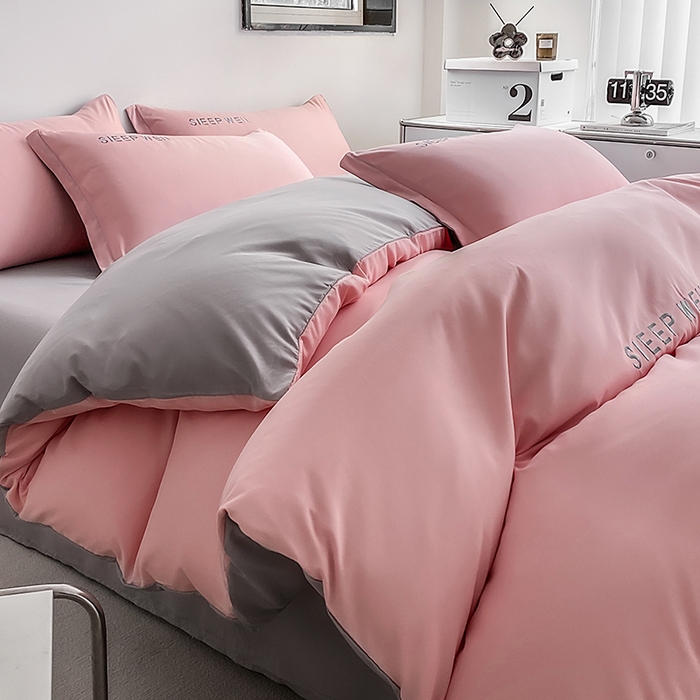 91家纺网 家纺一手货源 找家纺 啊雅家居 2026新款双拼绣花四季款磨毛三件套四件套床单款床笠款 奶粉加奶浅灰