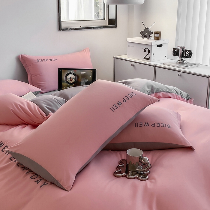 91家纺网 家纺一手货源 找家纺 啊雅家居 2026新款双拼绣花四季款磨毛三件套四件套床单款床笠款 奶粉加奶浅灰