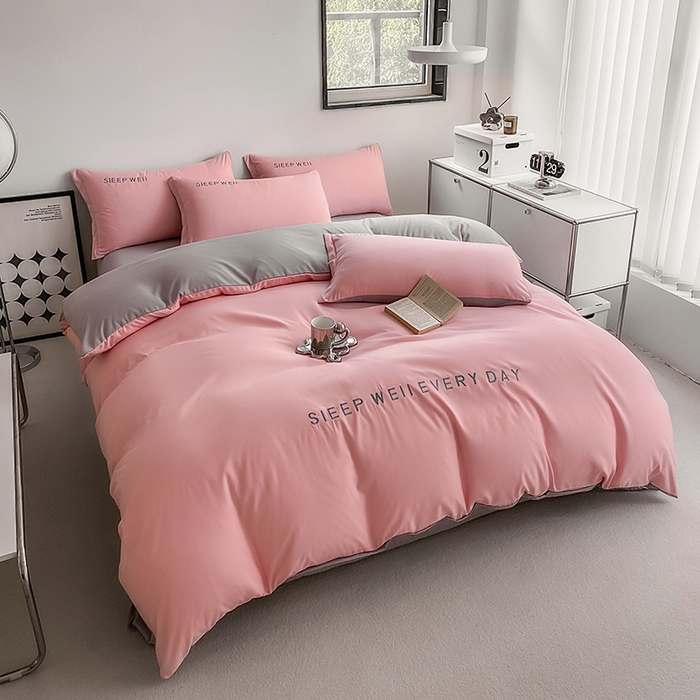 91家纺网 家纺一手货源 找家纺 啊雅家居 2026新款双拼绣花四季款磨毛三件套四件套床单款床笠款 奶粉加奶浅灰