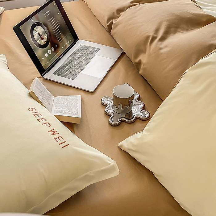 91家纺网 家纺一手货源 找家纺 啊雅家居 2026新款双拼绣花四季款磨毛三件套四件套床单款床笠款 奶黄加奶咖