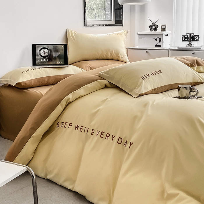 91家纺网 家纺一手货源 找家纺 啊雅家居 2026新款双拼绣花四季款磨毛三件套四件套床单款床笠款 奶黄加奶咖